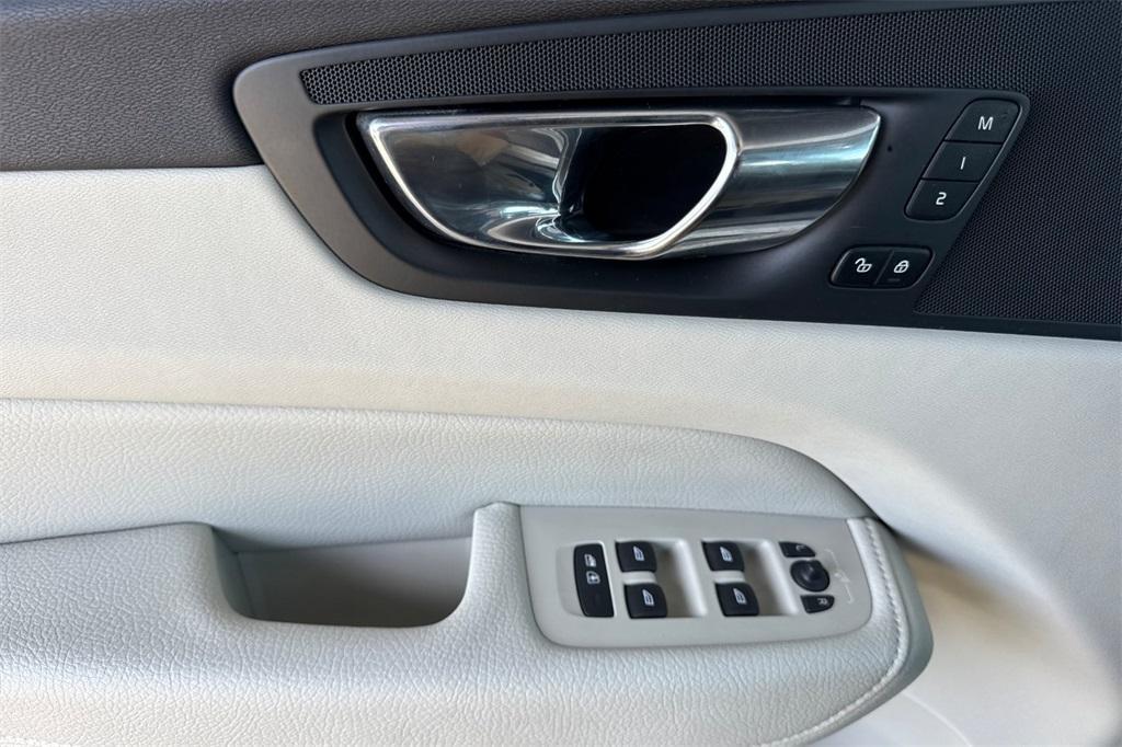 used 2018 Volvo XC60 Recharge Plug-In Hybrid car, priced at $26,999