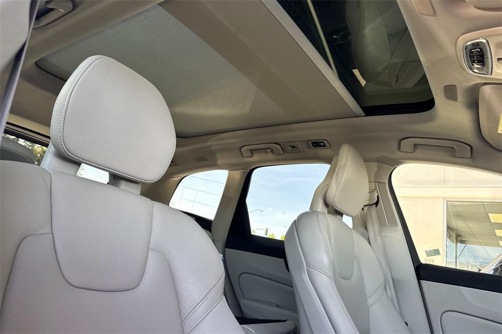 used 2018 Volvo XC60 Recharge Plug-In Hybrid car, priced at $26,999