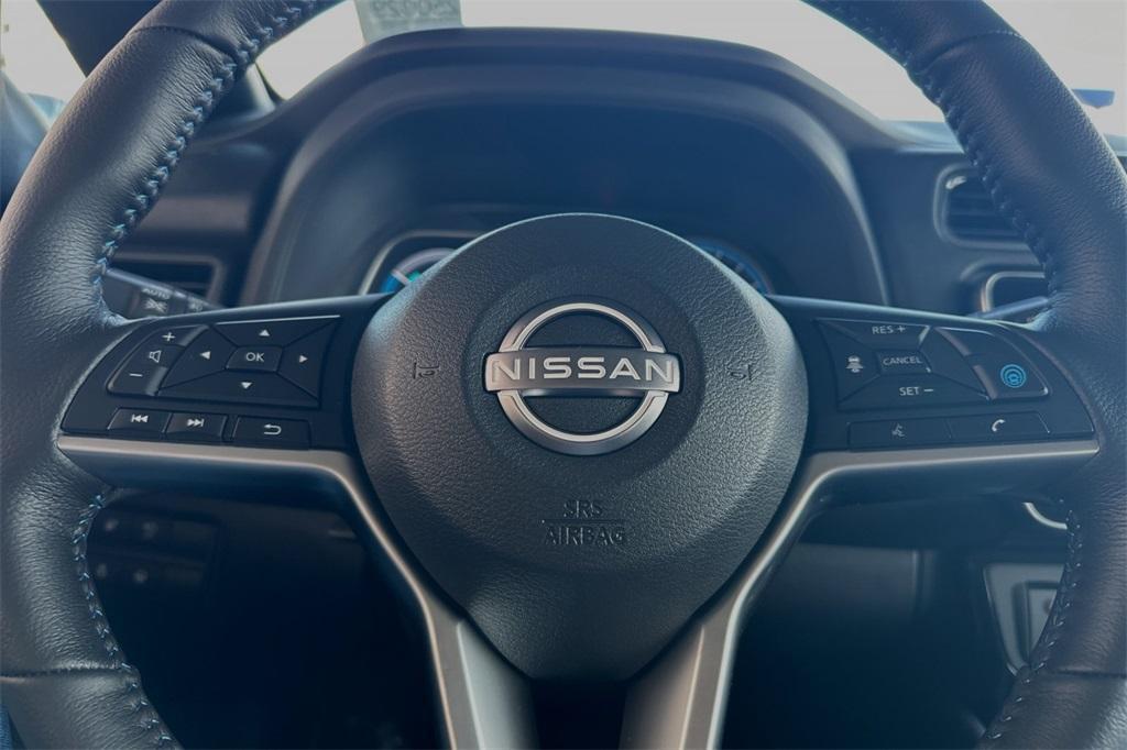 new 2025 Nissan Leaf car