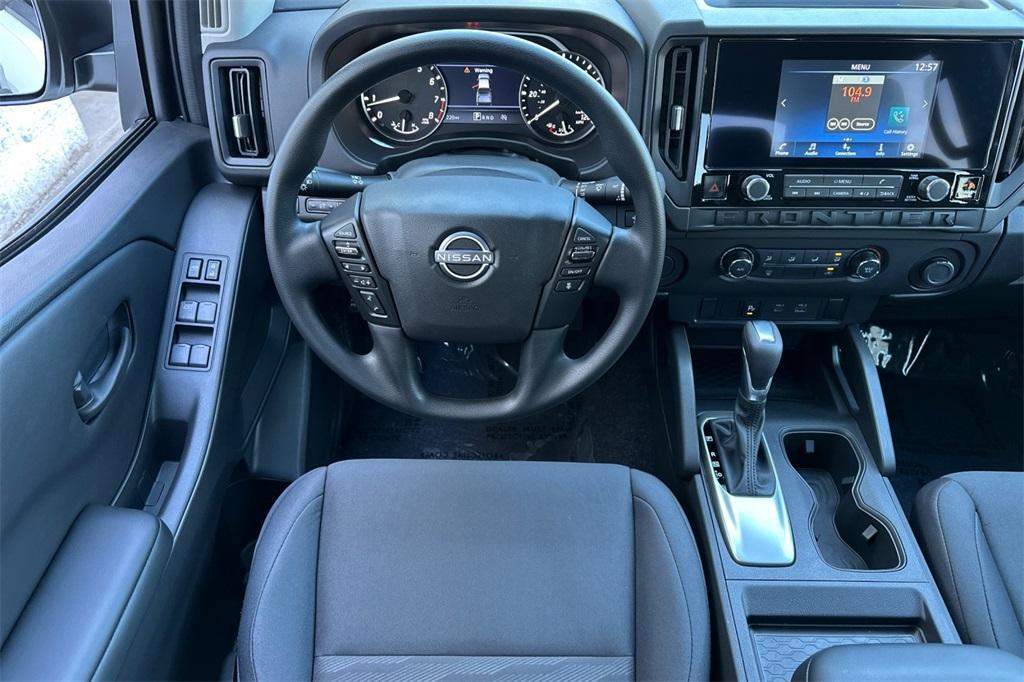 new 2025 Nissan Frontier car