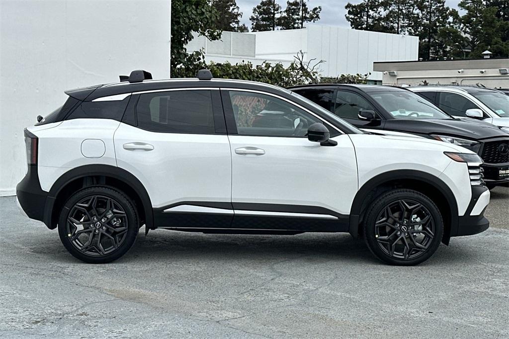 new 2025 Nissan Kicks car, priced at $32,010
