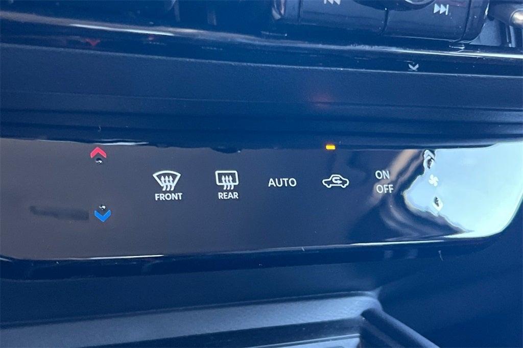 new 2025 Nissan Kicks car, priced at $29,285
