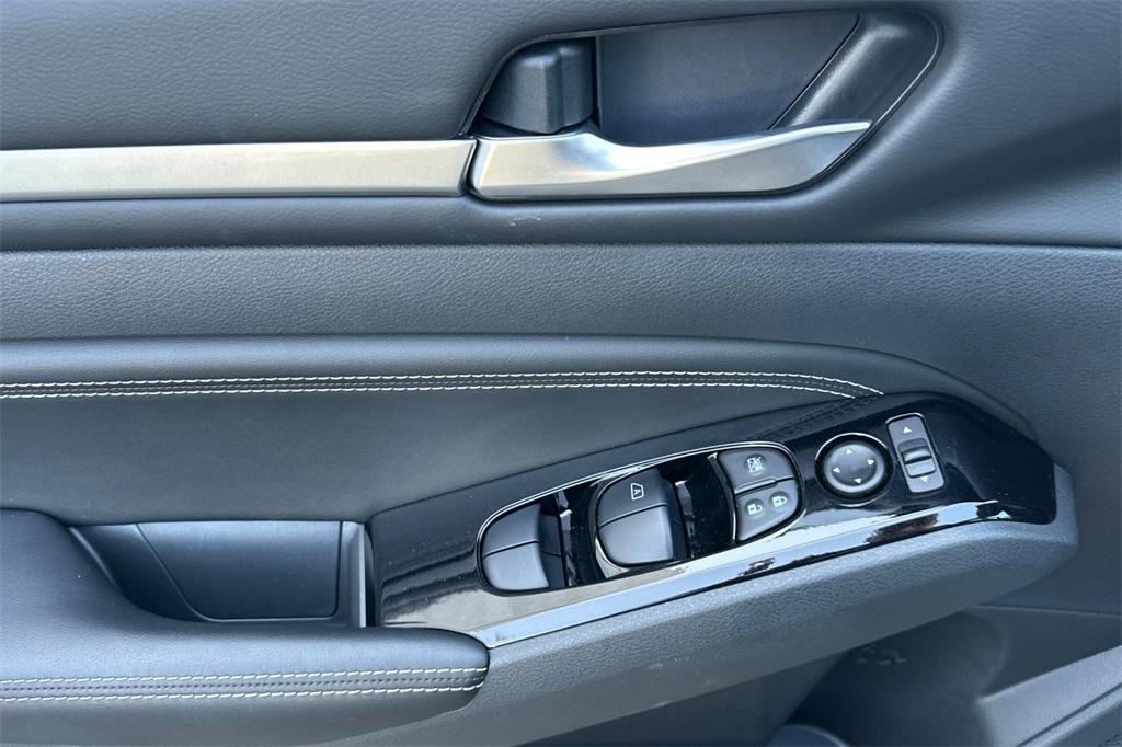 used 2023 Nissan Altima car, priced at $23,999