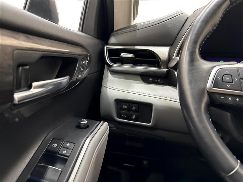 used 2020 Toyota Highlander Hybrid car, priced at $31,500
