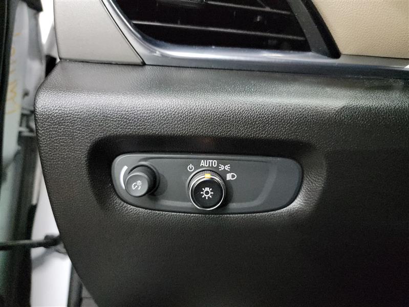 used 2023 Chevrolet Traverse car, priced at $22,900