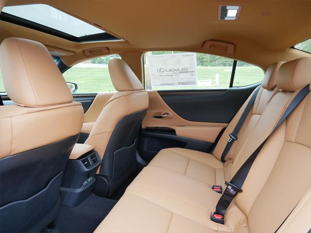 new 2025 Lexus ES 300h car, priced at $52,589