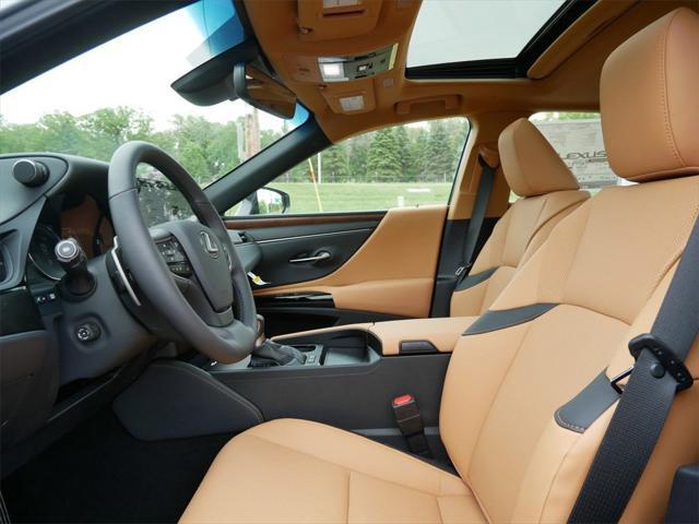 new 2025 Lexus ES 300h car, priced at $52,589
