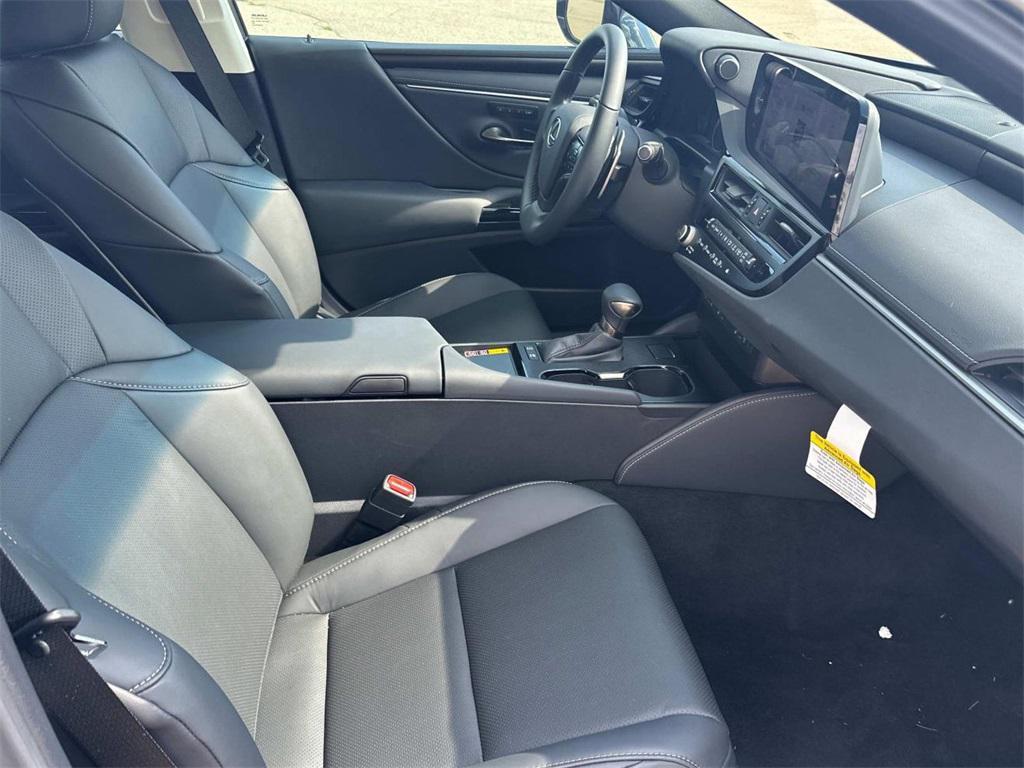 new 2025 Lexus ES 300h car