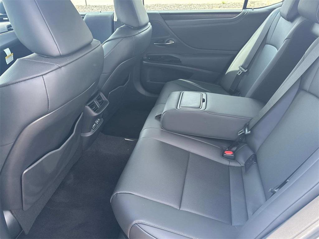 new 2025 Lexus ES 300h car