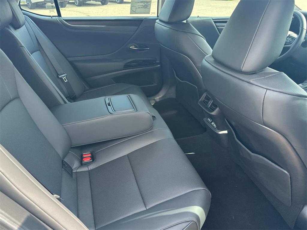 new 2025 Lexus ES 300h car