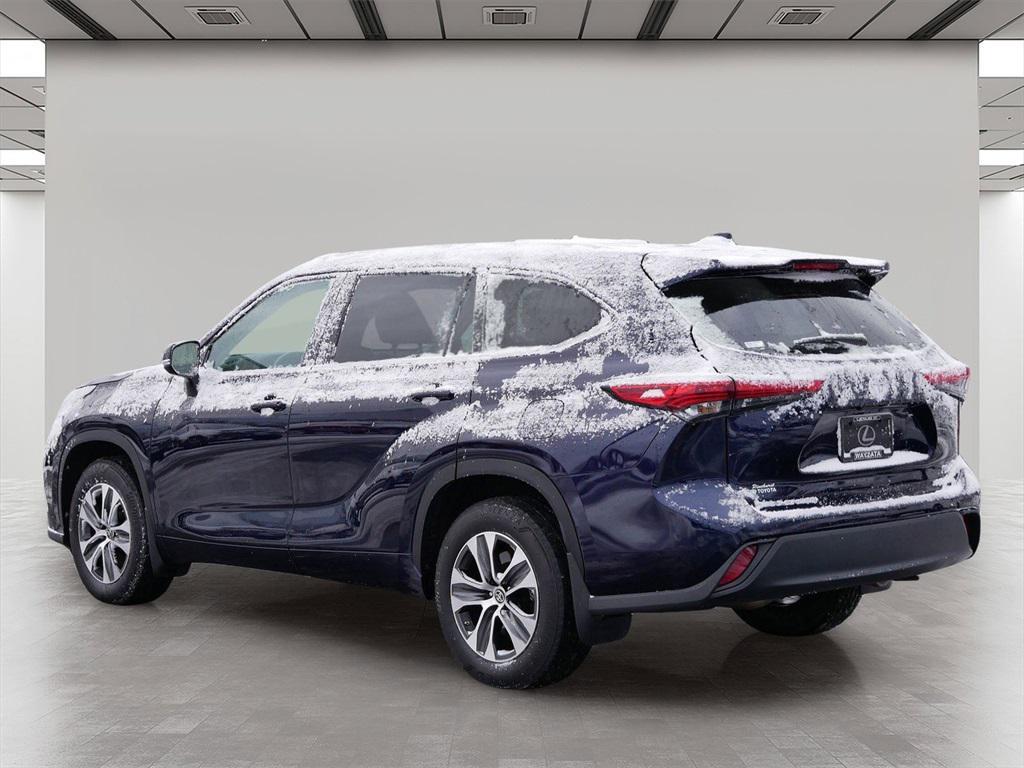 used 2022 Toyota Highlander car, priced at $35,999