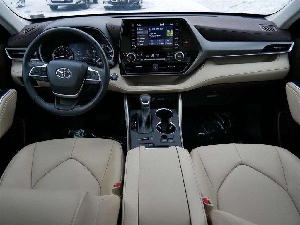 used 2022 Toyota Highlander car, priced at $35,999