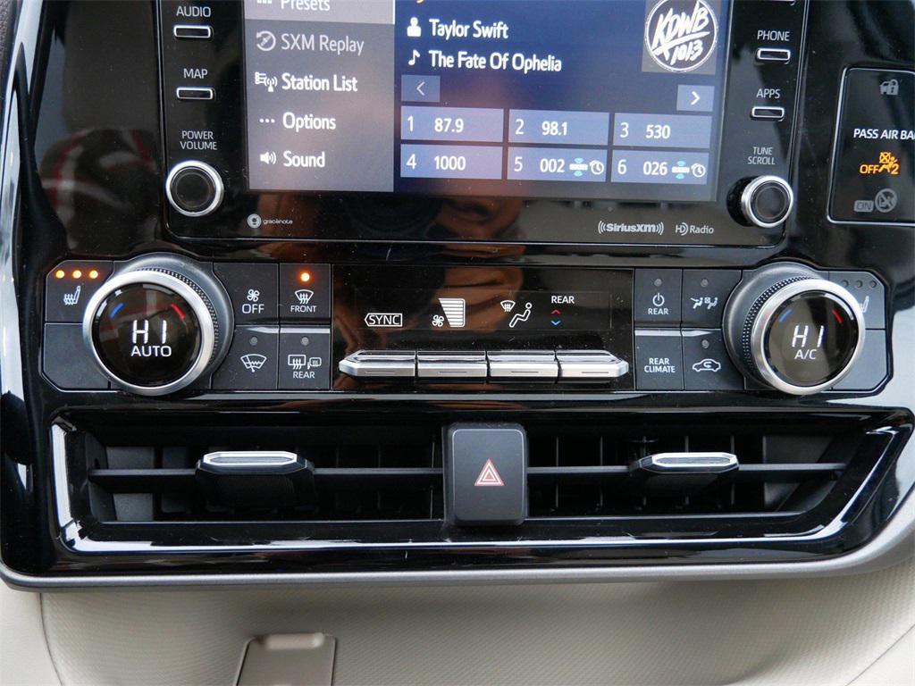 used 2022 Toyota Highlander car, priced at $35,999