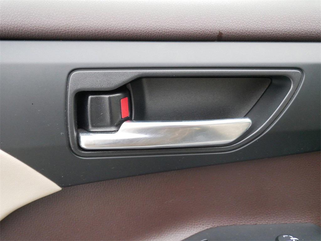 used 2022 Toyota Highlander car, priced at $35,999