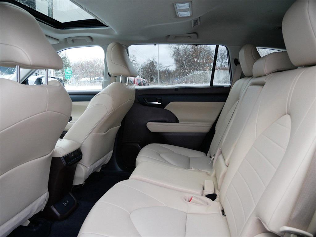 used 2022 Toyota Highlander car, priced at $35,999