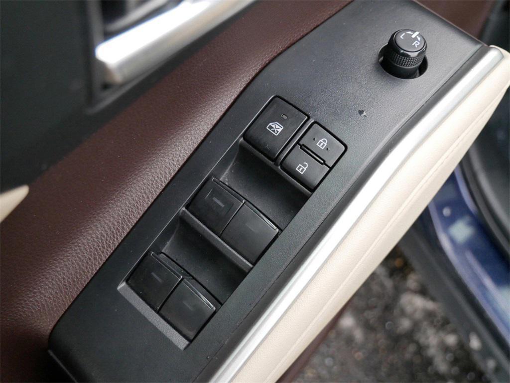 used 2022 Toyota Highlander car, priced at $35,999