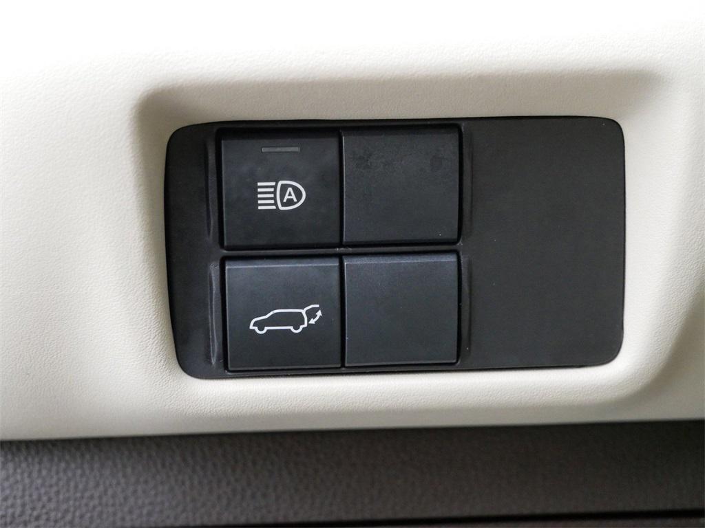 used 2022 Toyota Highlander car, priced at $35,999