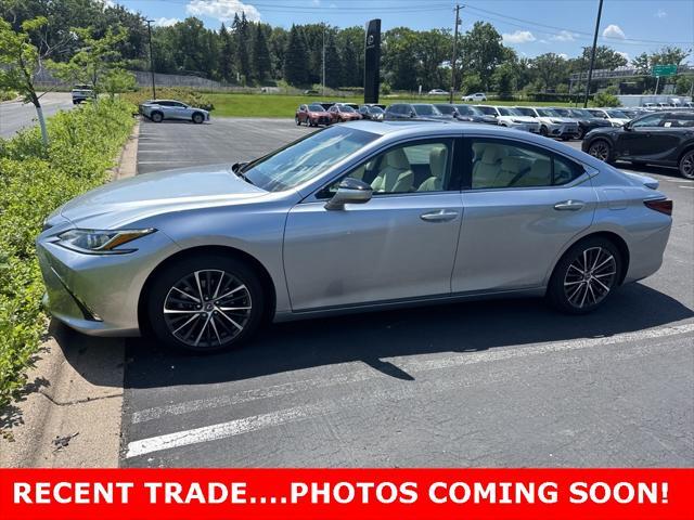 used 2022 Lexus ES 300h car, priced at $39,999