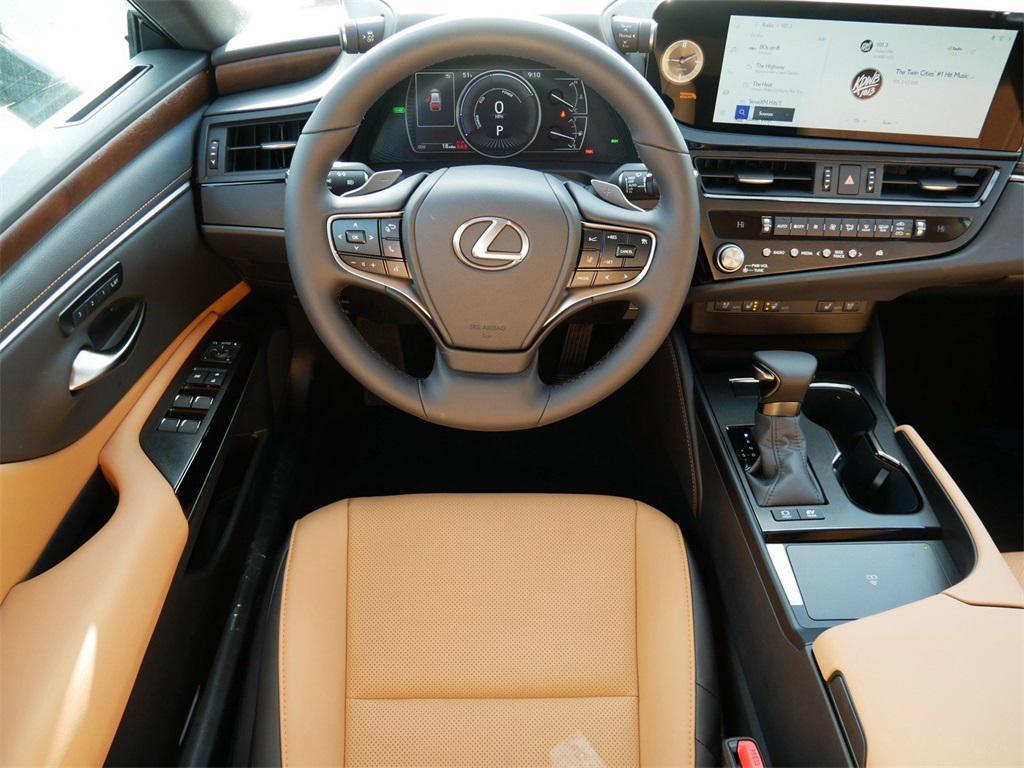 new 2025 Lexus ES 300h car, priced at $50,574