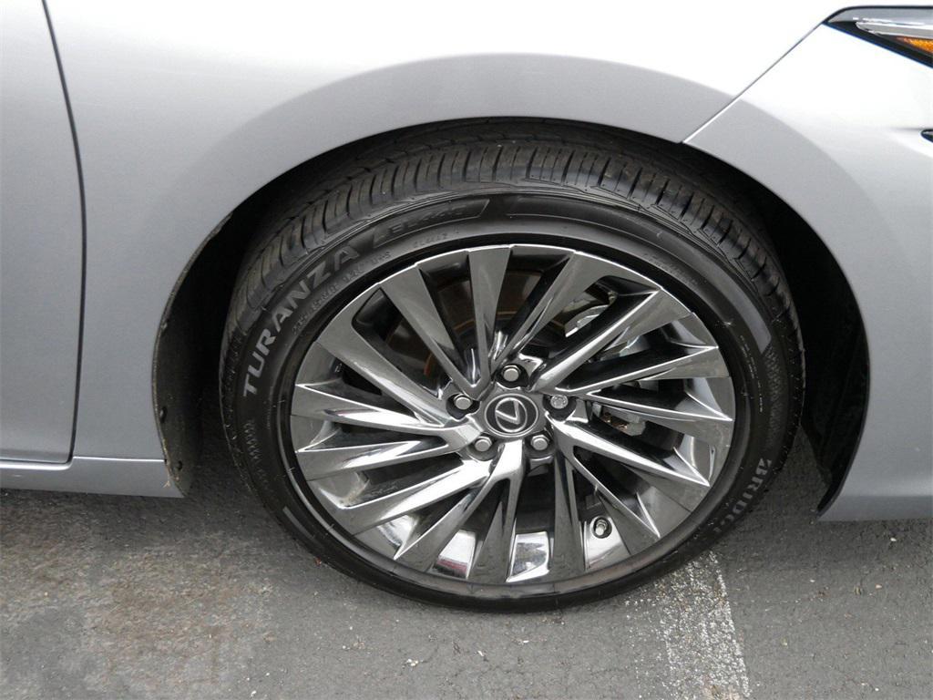 used 2025 Lexus ES 300h car, priced at $48,999