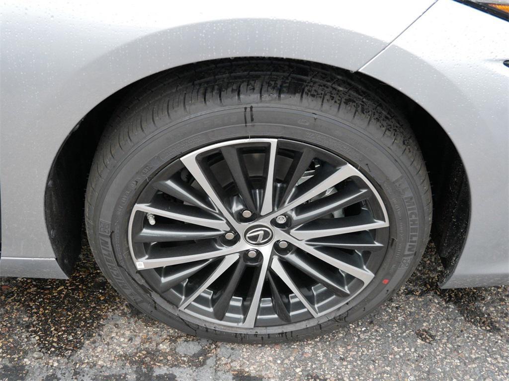 new 2025 Lexus ES 300h car, priced at $50,174