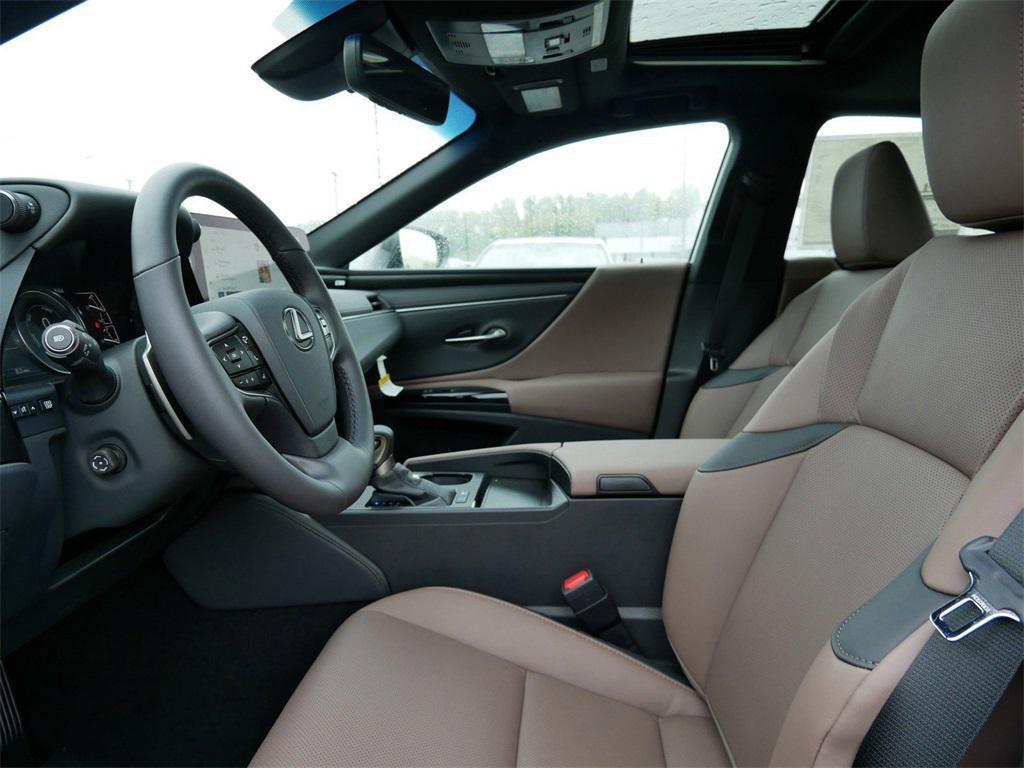 new 2025 Lexus ES 300h car, priced at $50,174
