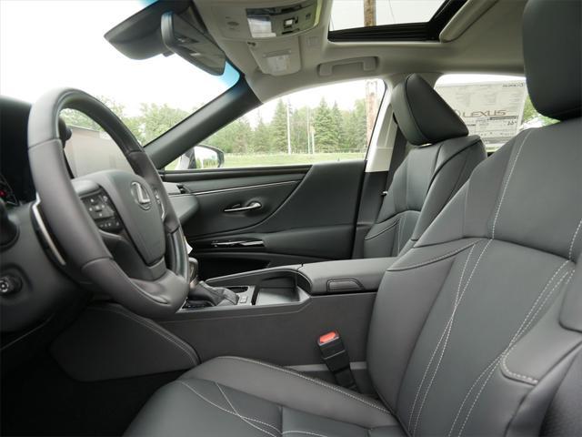 new 2025 Lexus ES 300h car, priced at $53,624