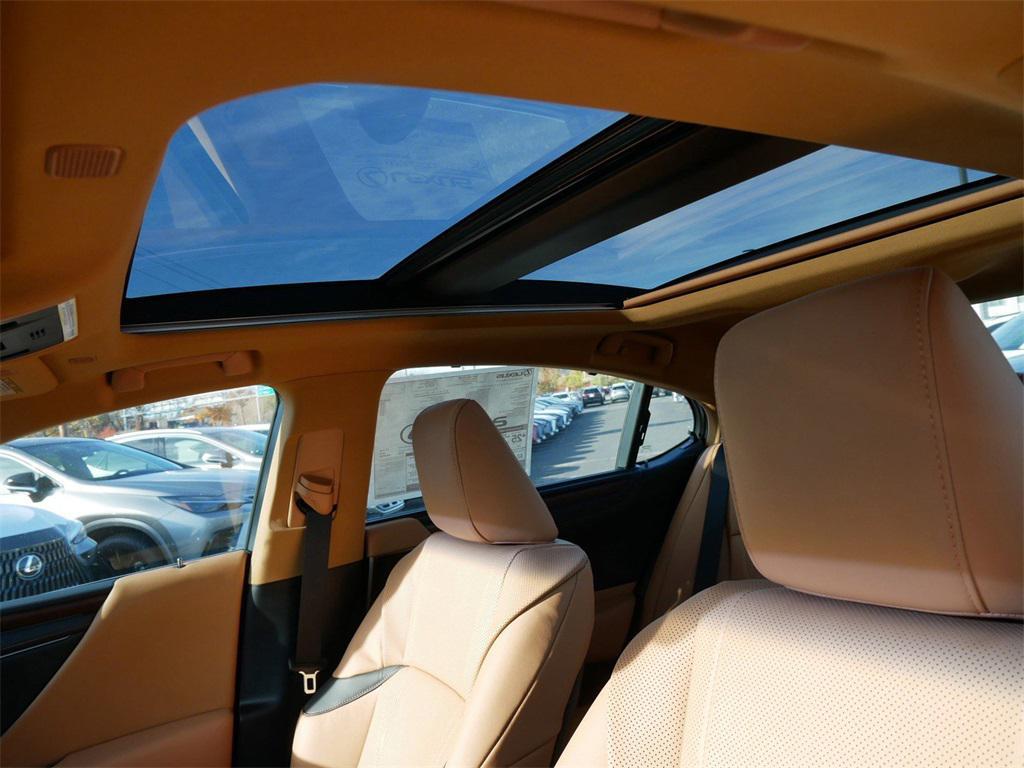 new 2025 Lexus ES 350 car