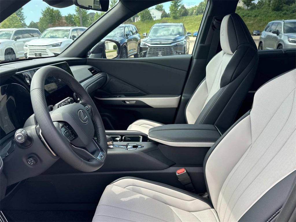 new 2025 Lexus TX 500h car