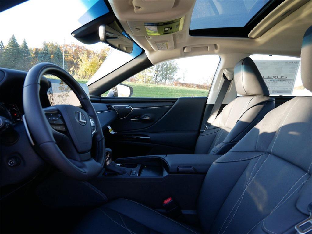 new 2025 Lexus ES 300h car, priced at $56,238