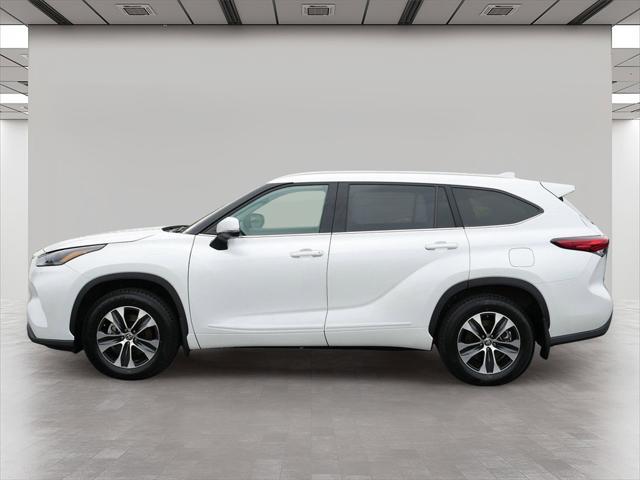 used 2022 Toyota Highlander car, priced at $39,499