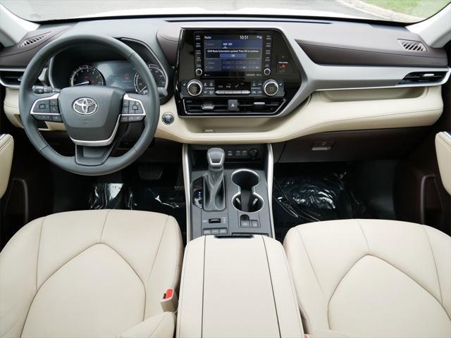 used 2022 Toyota Highlander car, priced at $39,499