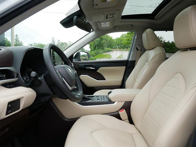 used 2022 Toyota Highlander car, priced at $39,499