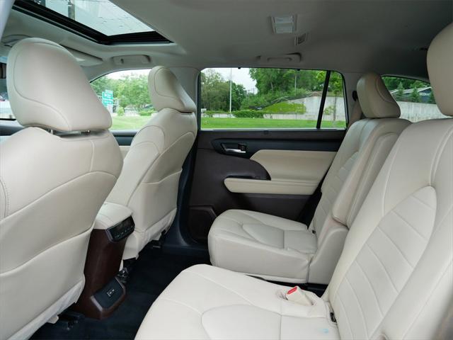 used 2022 Toyota Highlander car, priced at $39,499