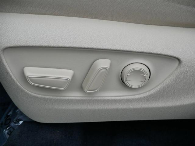 used 2022 Toyota Highlander car, priced at $39,499