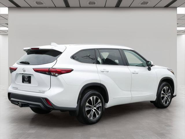 used 2022 Toyota Highlander car, priced at $39,499