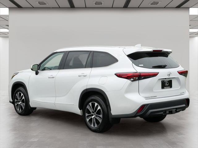 used 2022 Toyota Highlander car, priced at $39,499