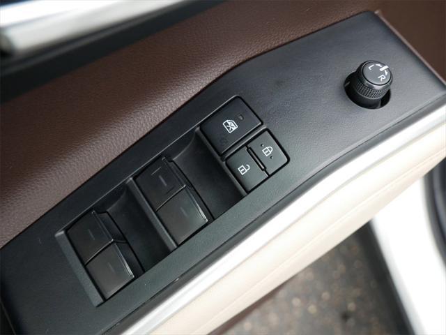 used 2022 Toyota Highlander car, priced at $39,499