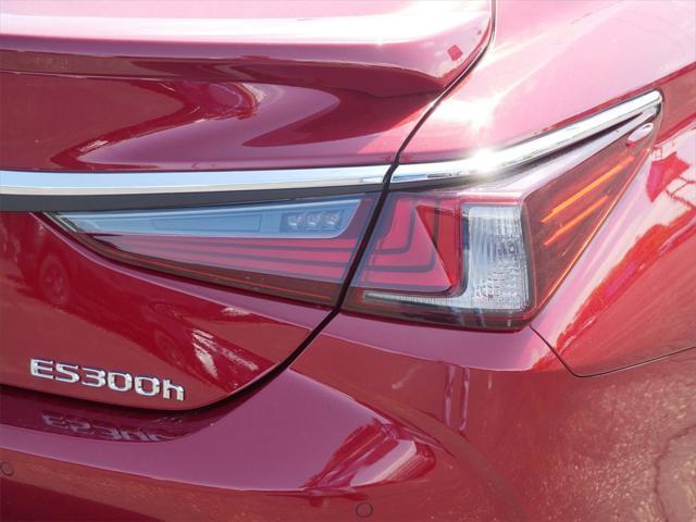 new 2025 Lexus ES 300h car, priced at $57,014