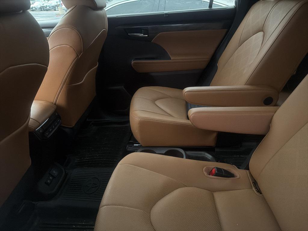 used 2020 Toyota Highlander car, priced at $34,499