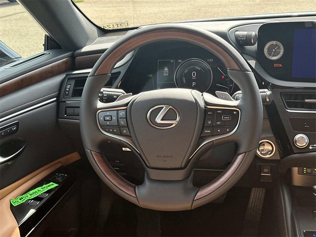 new 2025 Lexus ES 300h car