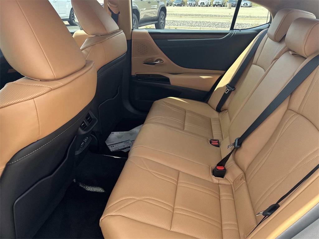 new 2025 Lexus ES 300h car
