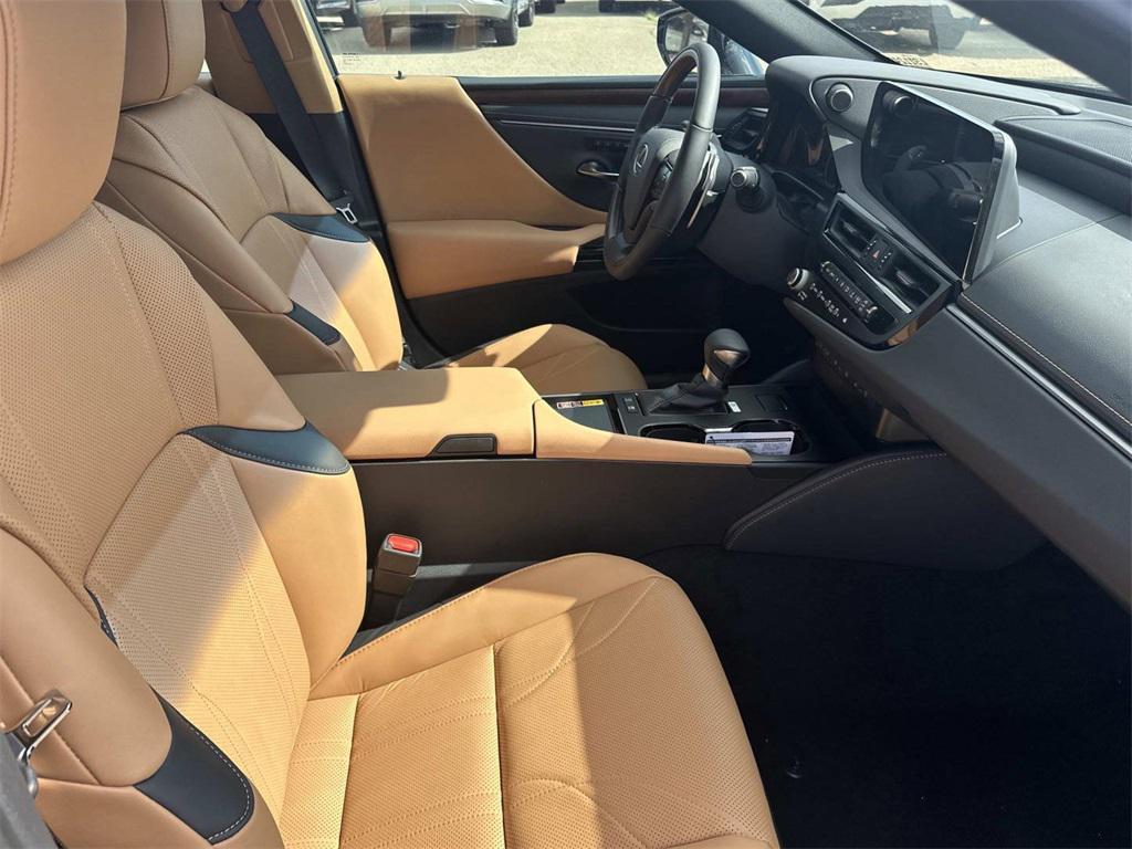 new 2025 Lexus ES 300h car