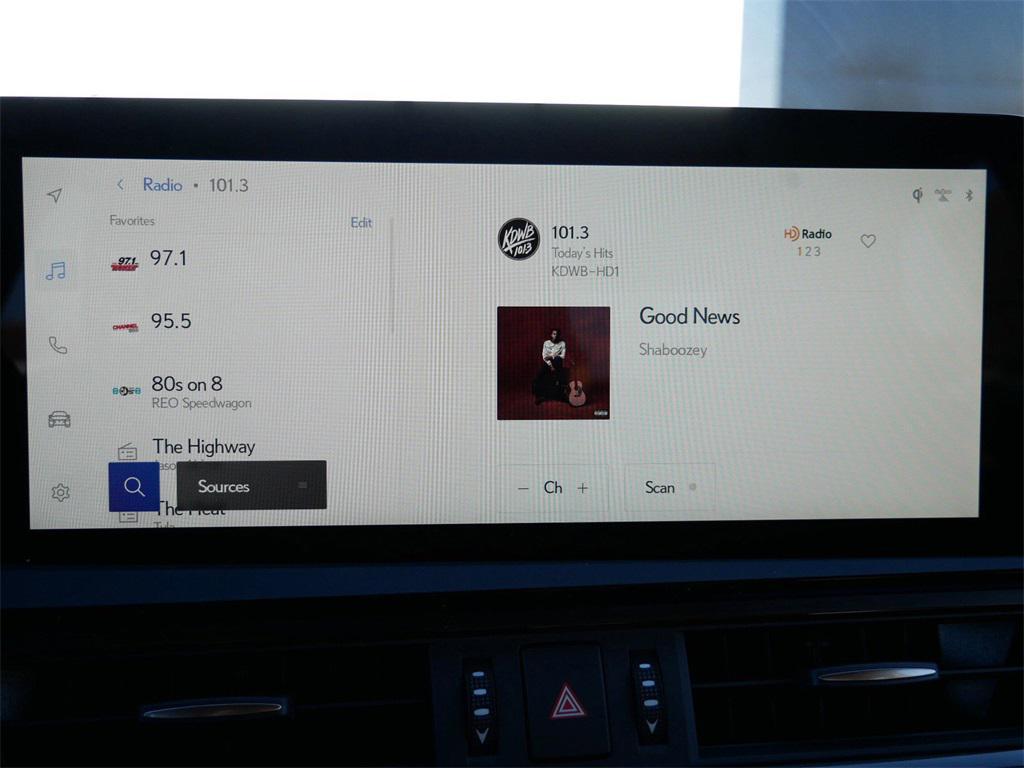 new 2025 Lexus ES 300h car, priced at $52,437