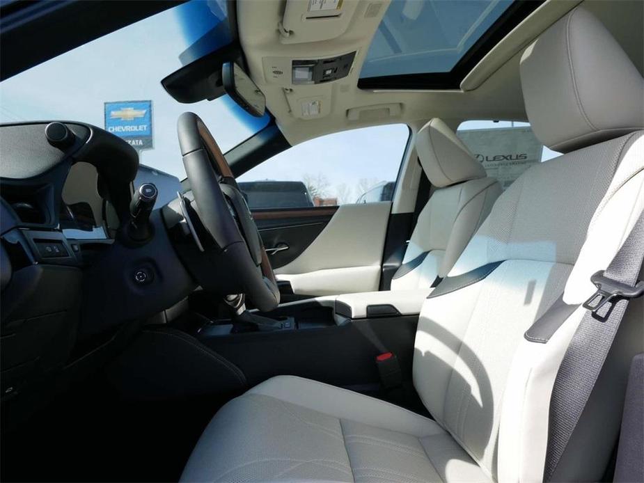new 2024 Lexus ES 300h car, priced at $54,100