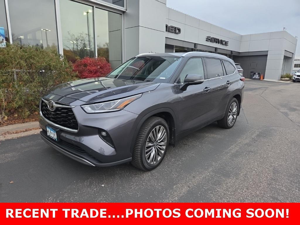 used 2022 Toyota Highlander car, priced at $40,999