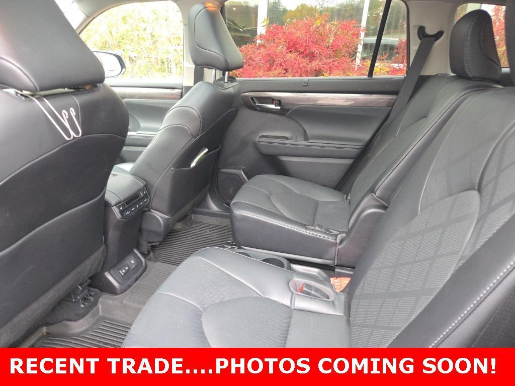 used 2022 Toyota Highlander car, priced at $40,999