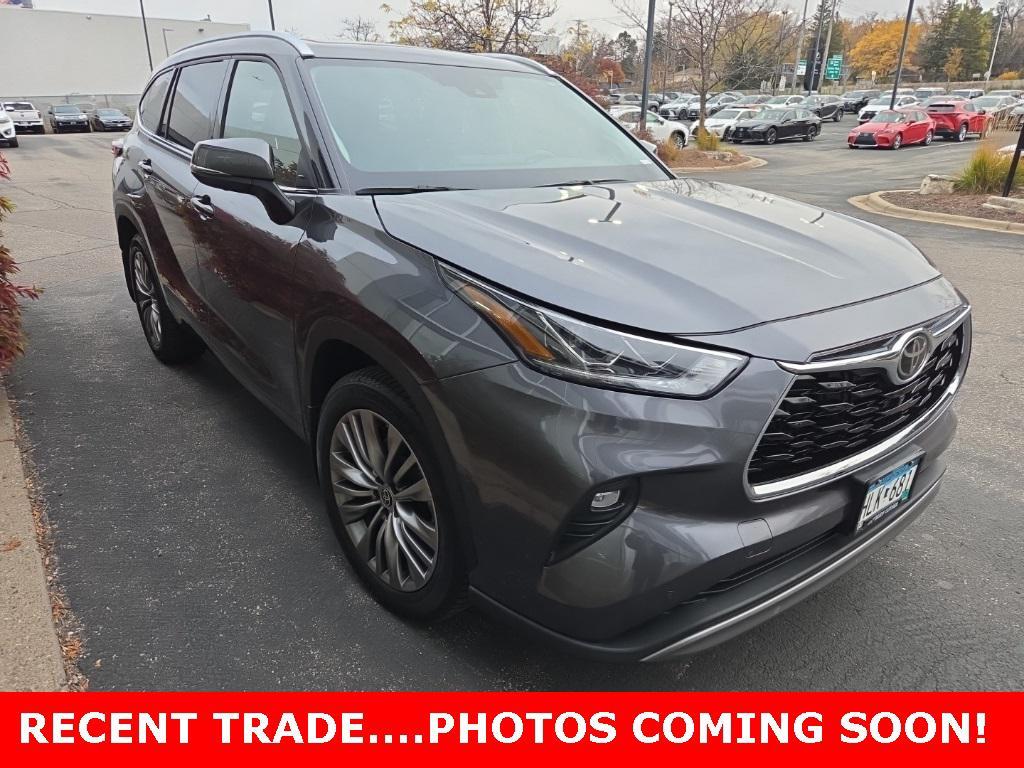 used 2022 Toyota Highlander car, priced at $40,999