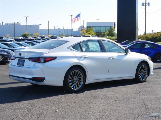 new 2025 Lexus ES 300h car, priced at $54,645