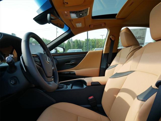 new 2025 Lexus ES 300h car, priced at $52,524